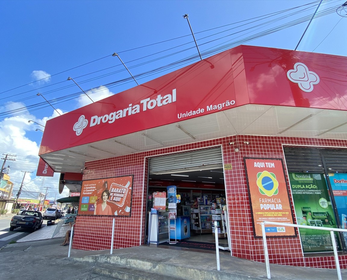 Fachada da Drogaria Total Magrão em Itanhaém